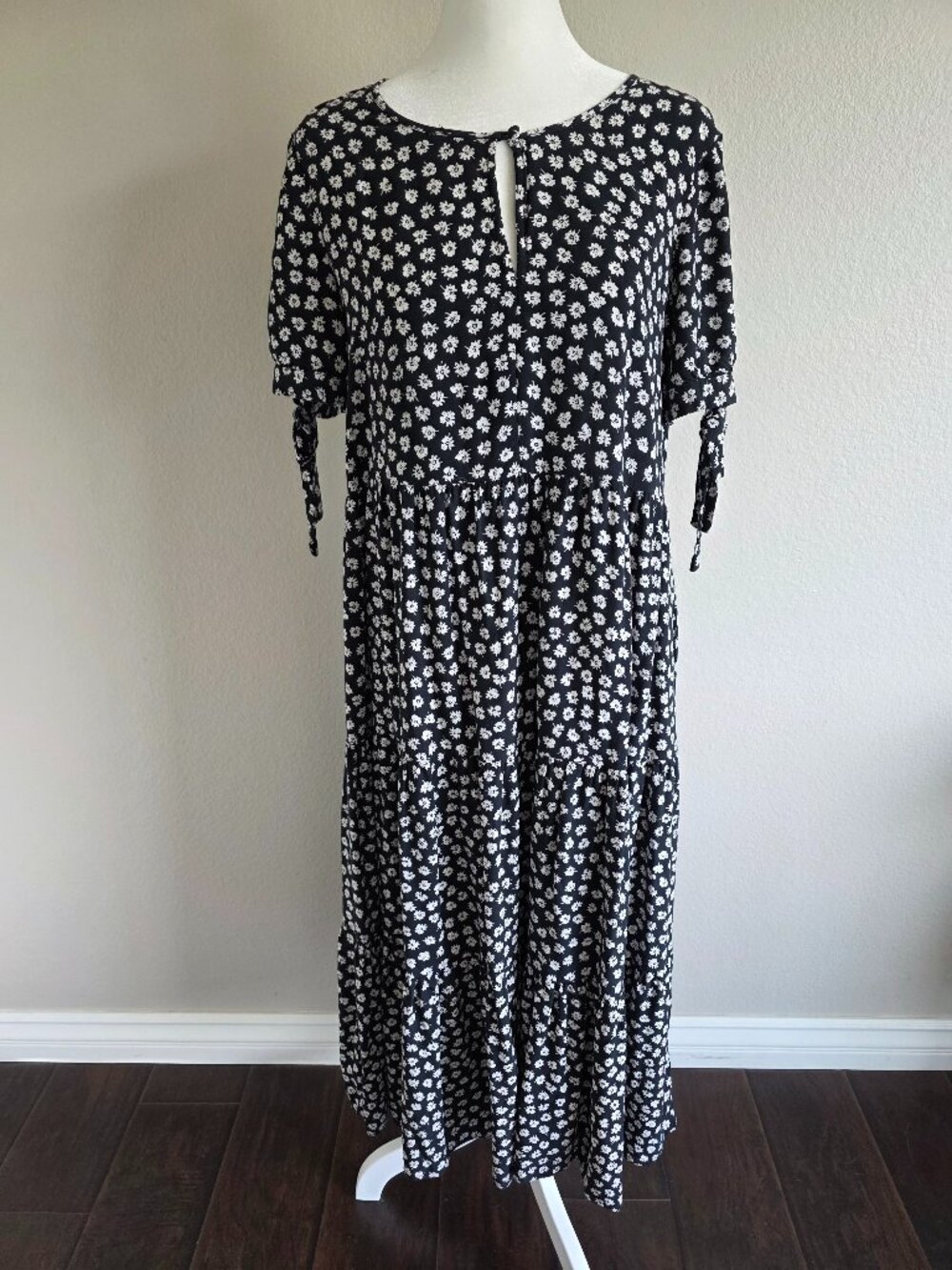 Madewell Midi Dress Black White Tie-Sleeve Tiered Daisy Woodcut Flowers Size S M